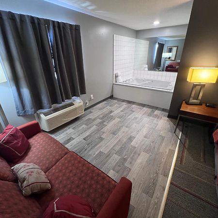 American Inn And Suites Ionia Екстериор снимка