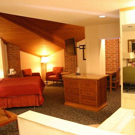 American Inn And Suites Ionia Екстериор снимка