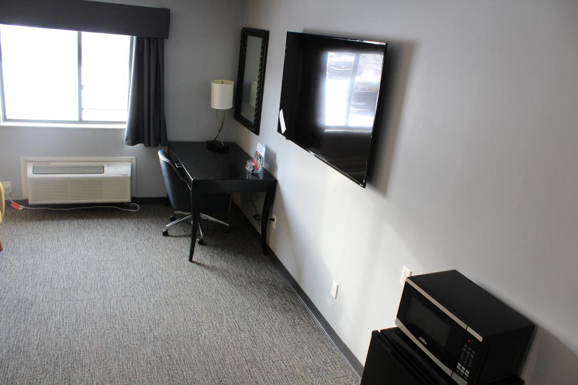 American Inn And Suites Ionia Екстериор снимка