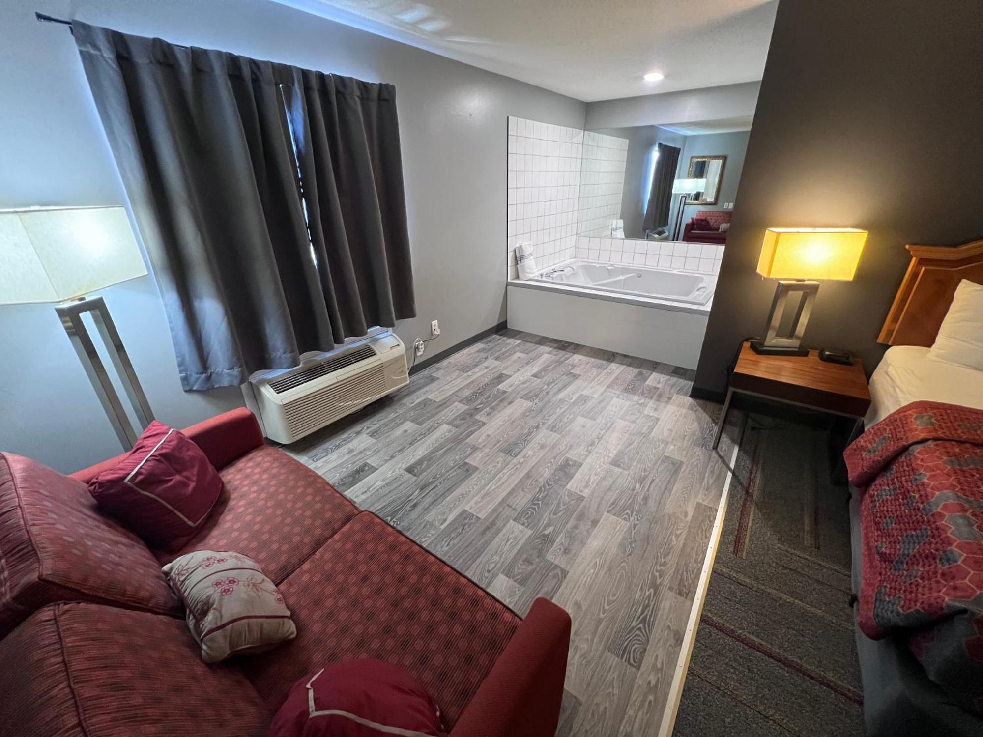 American Inn And Suites Ionia Екстериор снимка