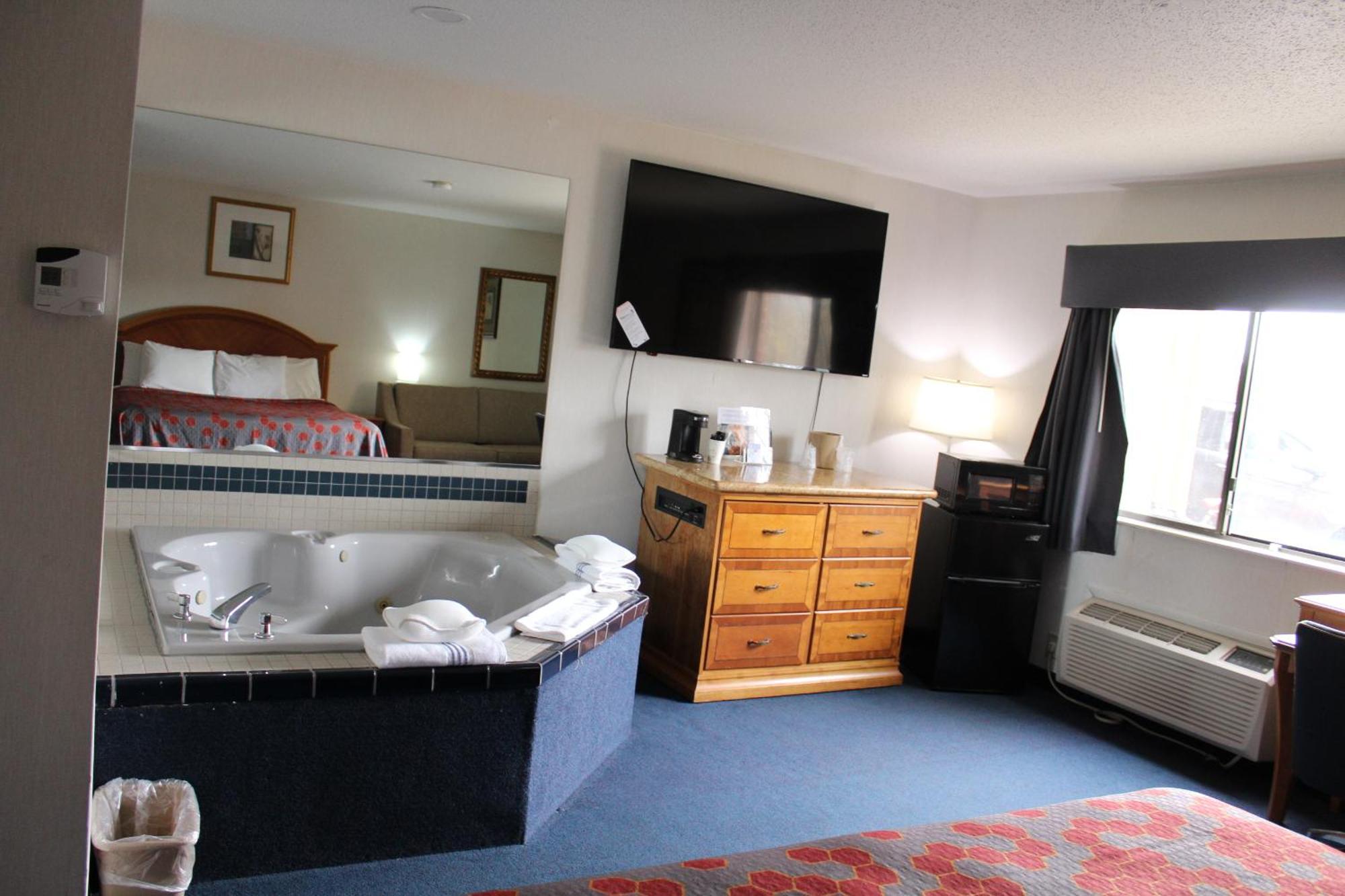 American Inn And Suites Ionia Екстериор снимка