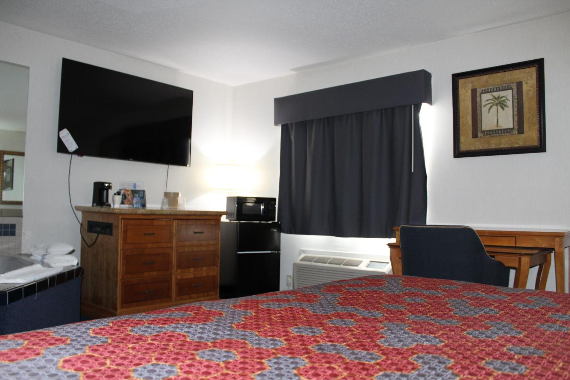 American Inn And Suites Ionia Екстериор снимка