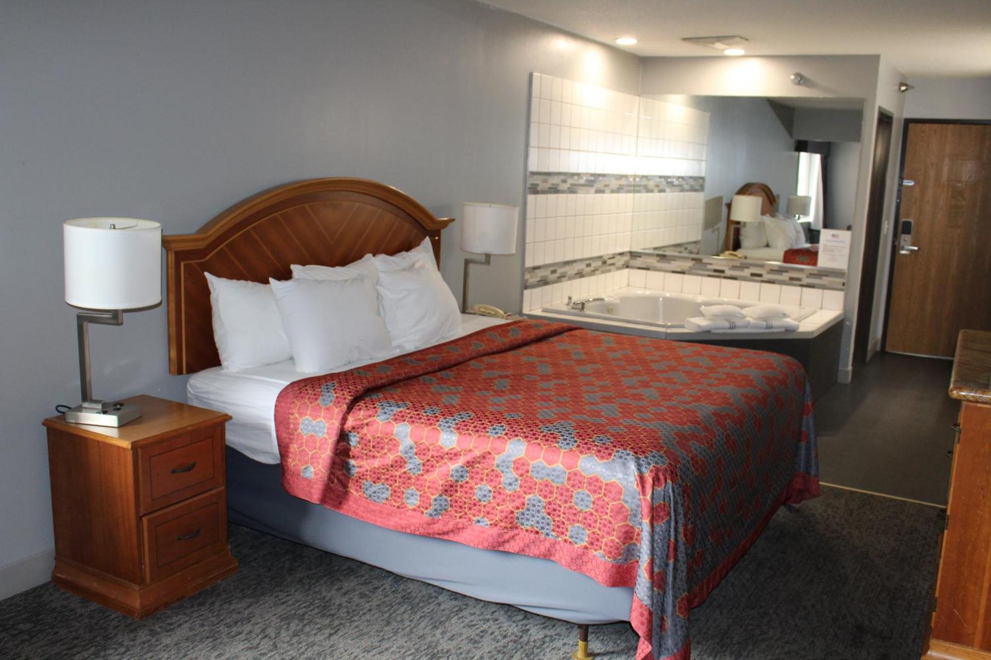 American Inn And Suites Ionia Екстериор снимка