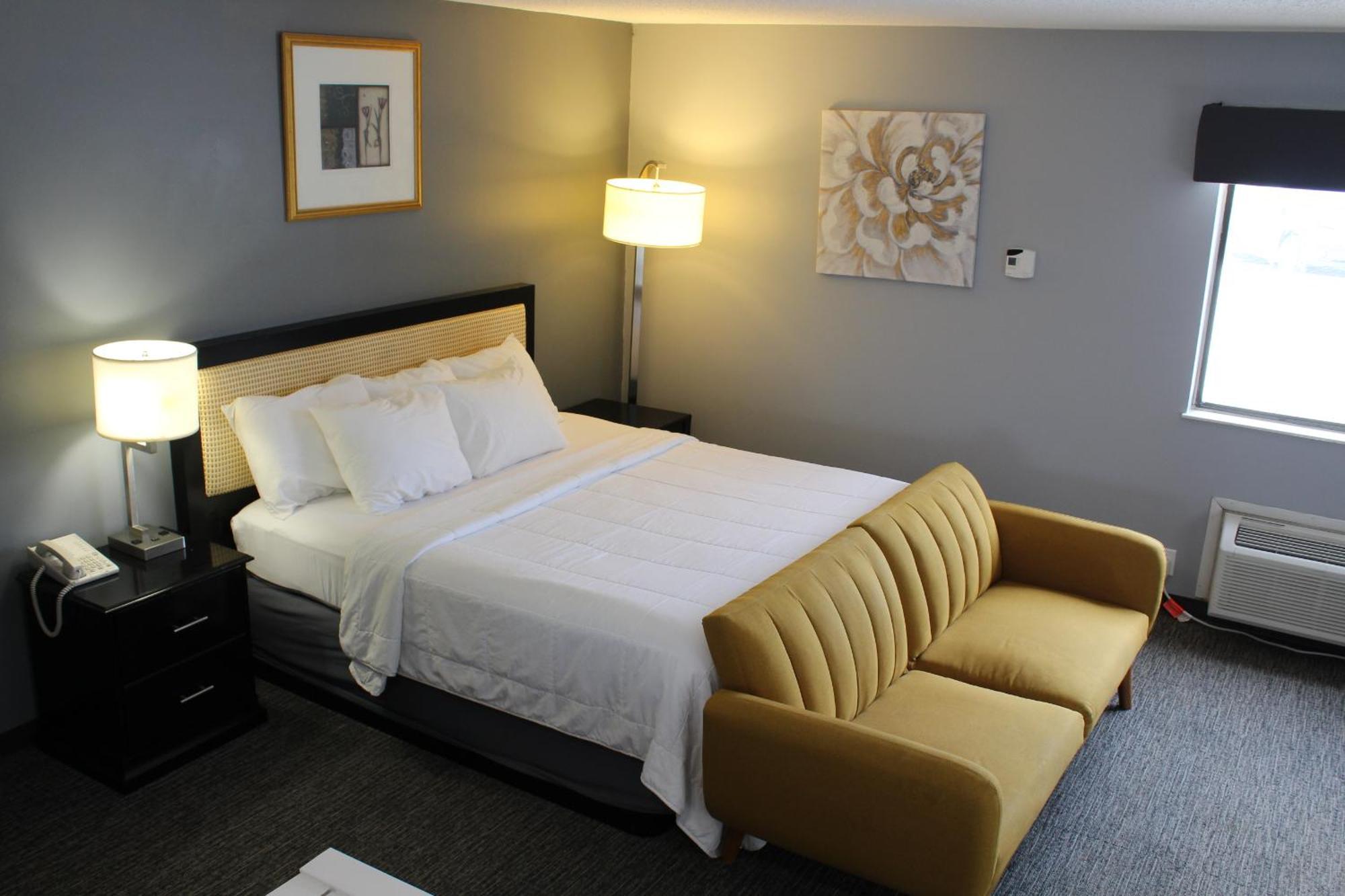 American Inn And Suites Ionia Екстериор снимка