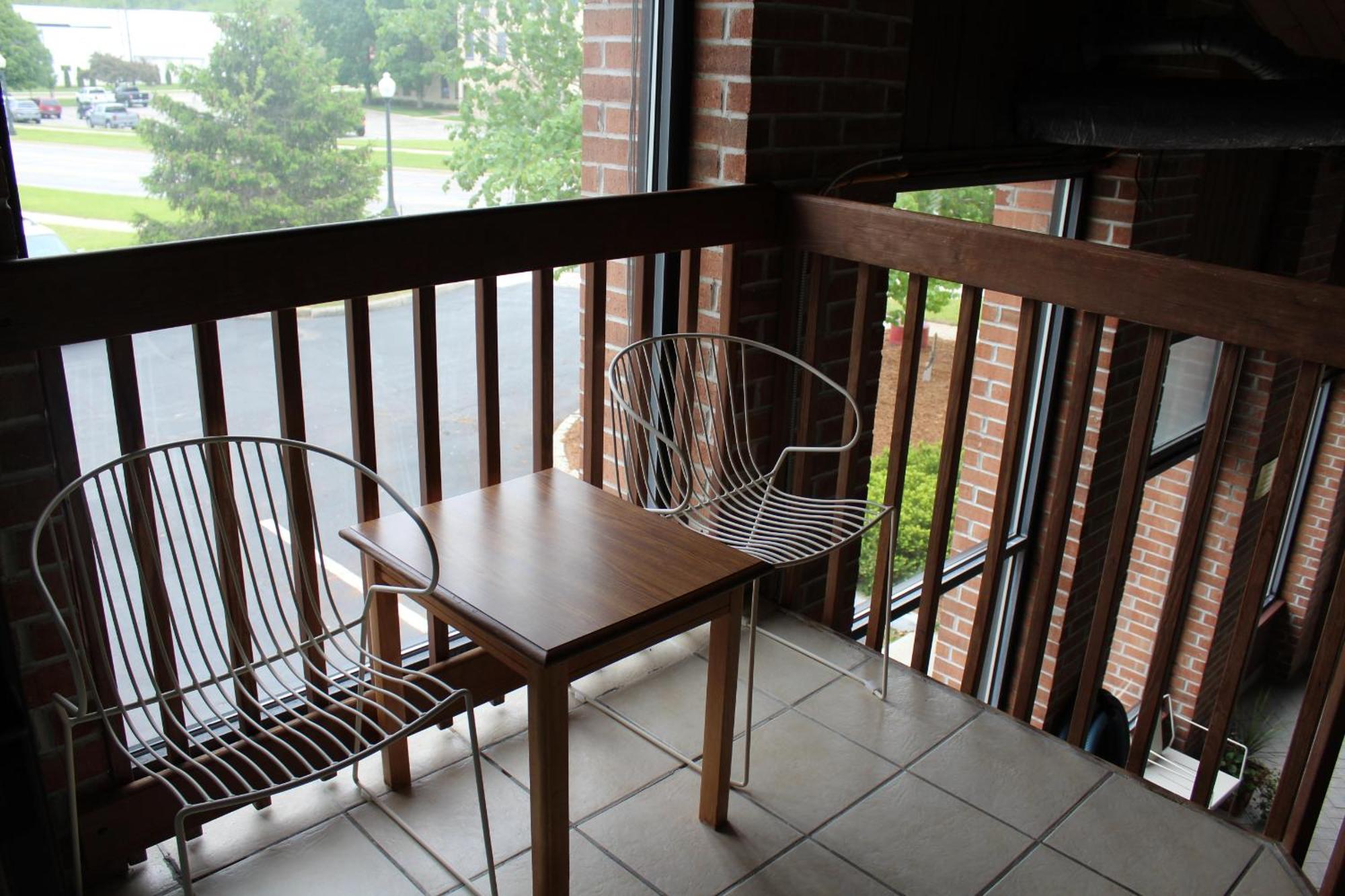 American Inn And Suites Ionia Екстериор снимка