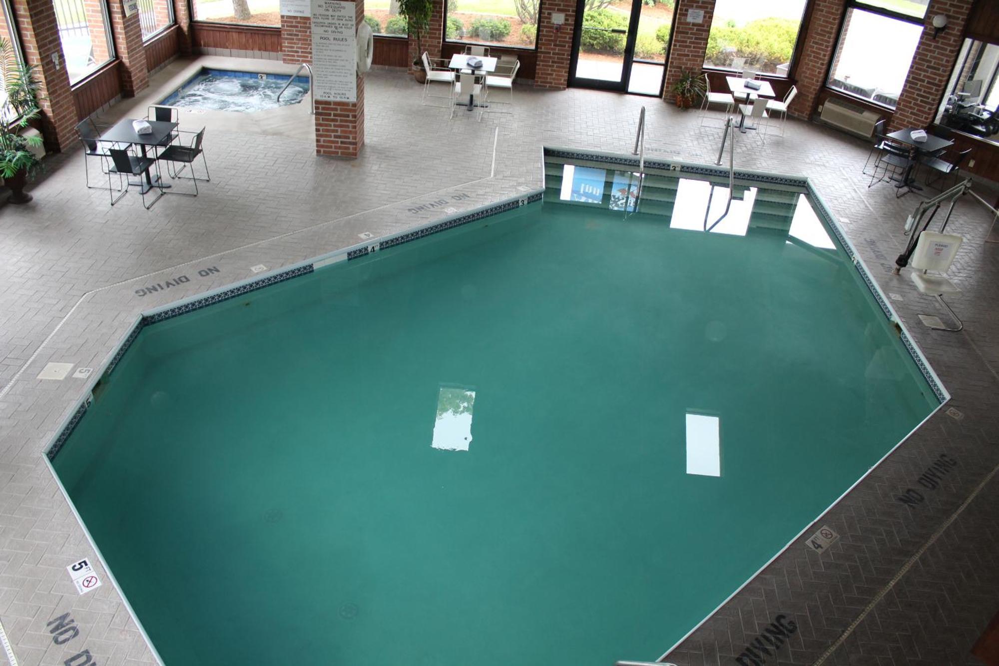 American Inn And Suites Ionia Екстериор снимка