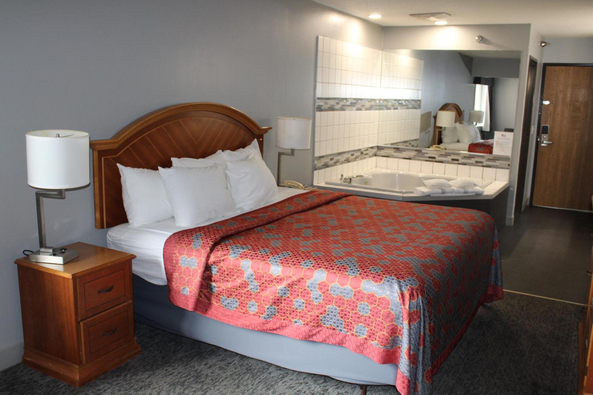 American Inn And Suites Ionia Екстериор снимка