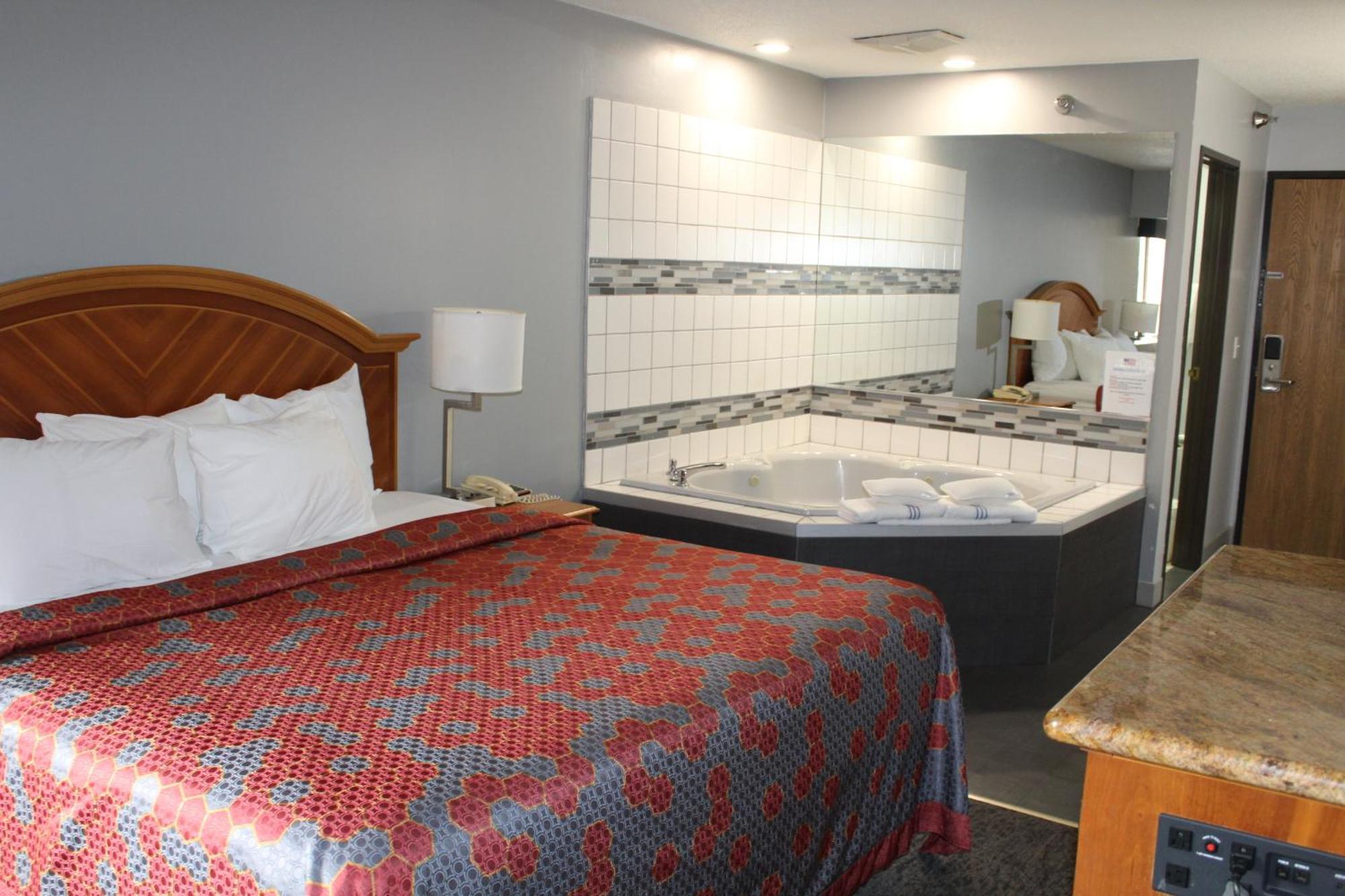 American Inn And Suites Ionia Екстериор снимка